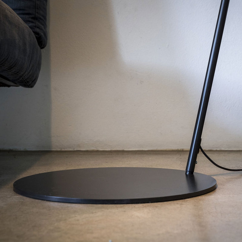 SOTT'ARCHI Podna lampa koja pruža podesivo izravno svjetlo