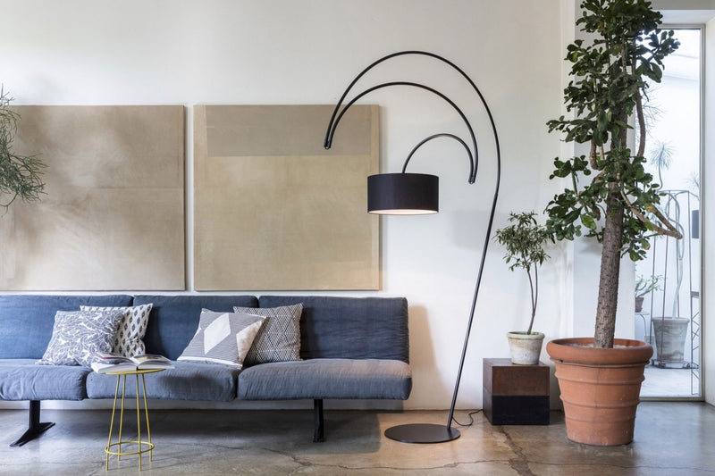 SOTT'ARCHI Podna lampa koja pruža podesivo izravno svjetlo