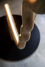 Vis a Vis Podna svjetiljka s prigušivom LED diodom i oblikovanom strukturom od drva