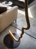 Vis a Vis Podna svjetiljka s prigušivom LED diodom i oblikovanom strukturom od drva