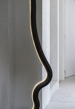 Vis a Vis Podna svjetiljka s prigušivom LED diodom i oblikovanom strukturom od drva