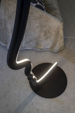 Vis a Vis Podna svjetiljka s prigušivom LED diodom i oblikovanom strukturom od drva