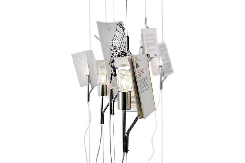 ONCE UPON A LIGHT Svjetiljka s kromiranim metalnim okvirom i čeličnom sajlom razvučenom između stropa i poda