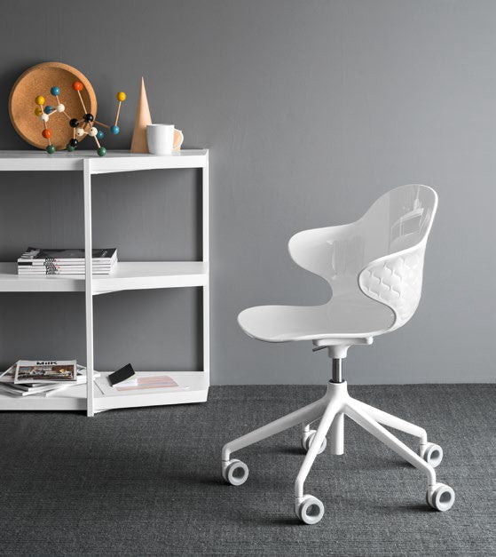 SAINT TROPEZ Swivelling plastic chair adjustable in height with aluminum base on casters