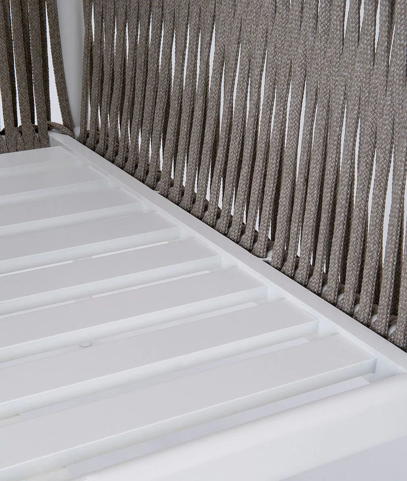 LUCE Trosjed s bijelim aluminijskim sjedalom i naslonom od užeta