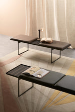 UMA klupa s pladnjem sa strane