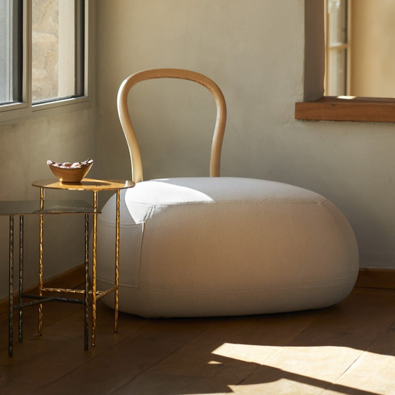 YUM YUM A soft padded pouf with a strong wooden backrest